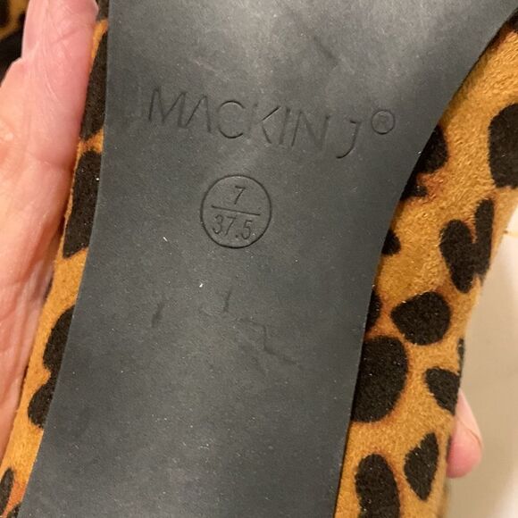 MACKIN Size 7 animal print bootie (above ankle) with kitten heels. - Picture 7 of 10